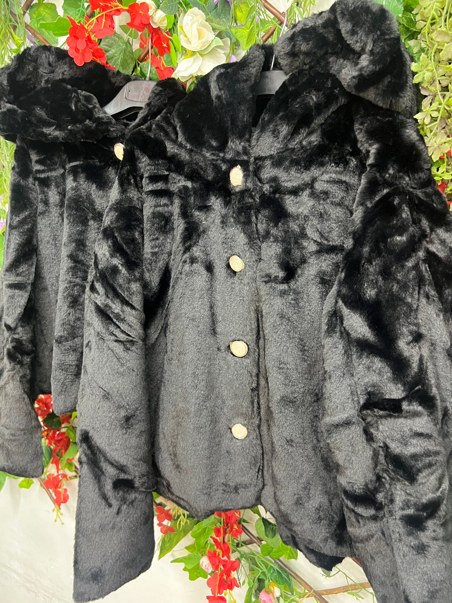 Abrigo Botones y Capucha Pelo