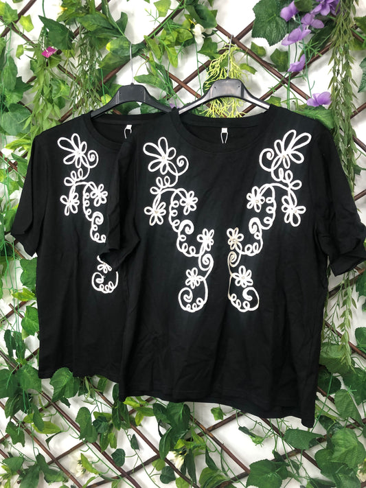 Camiseta Negra Bordada