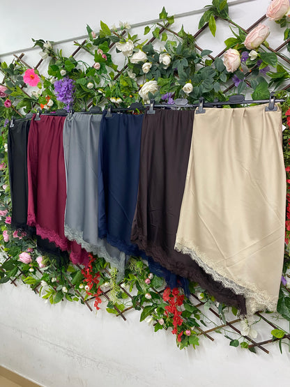 Falda Saten Asimetrica Puntilla