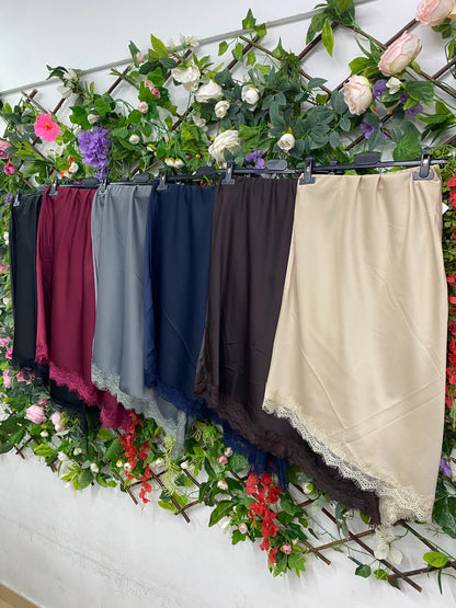 Falda Saten Asimetrica Puntilla