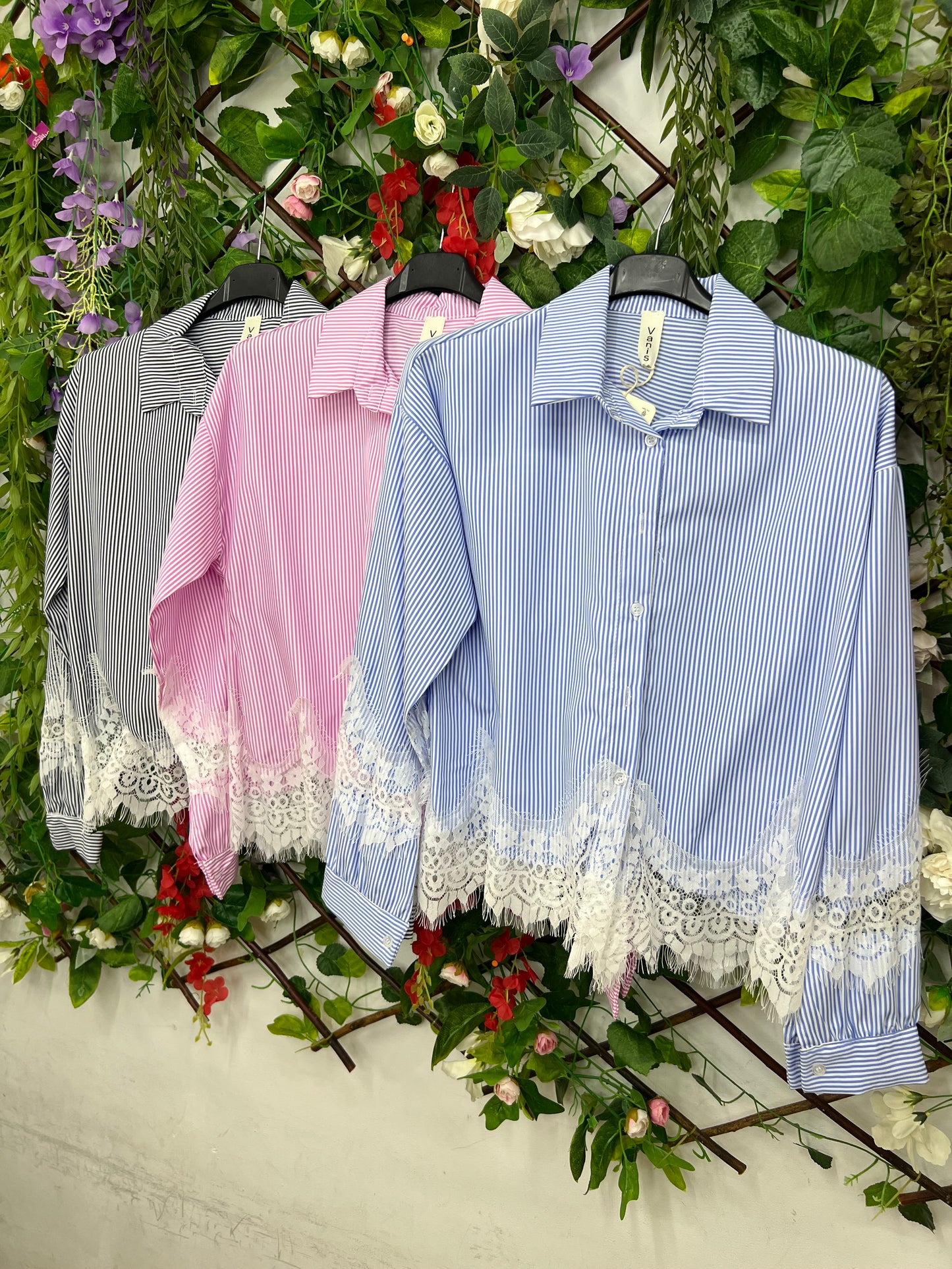 Camisa Rayas Encajes Puño y Bajos