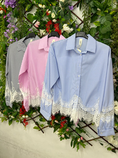 Camisa Rayas Encajes Puño y Bajos