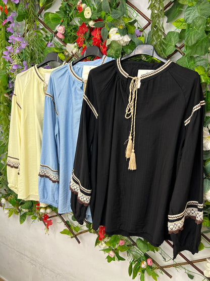 Camisa Borlas y Encajes