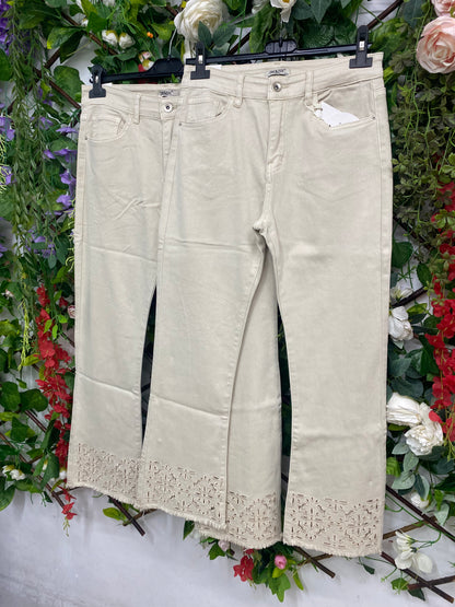 Jeans Bajos Bordados