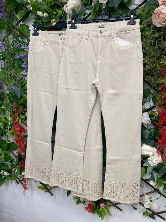 Jeans Bajos Bordados