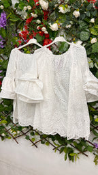 Blusa Bordada Volante