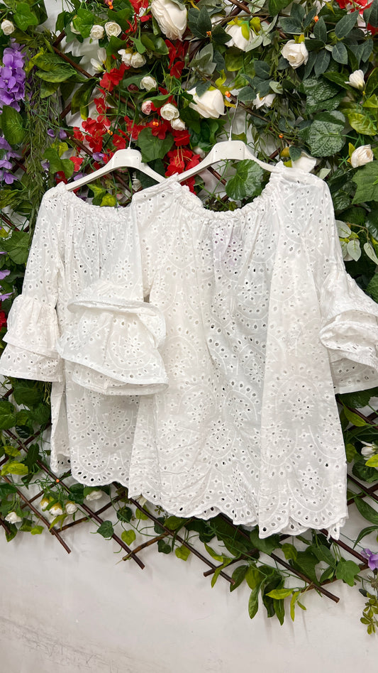 Blusa Bordada Volante
