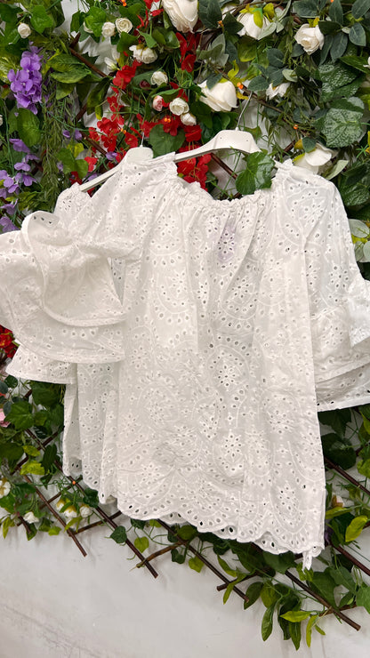 Blusa Bordada Volante