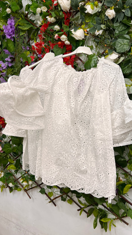 Blusa Bordada Volante